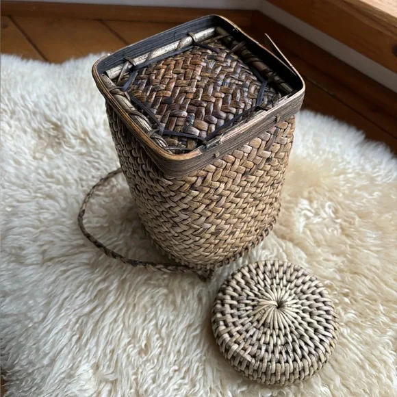 Vintage Basket - Picture 6 of 7